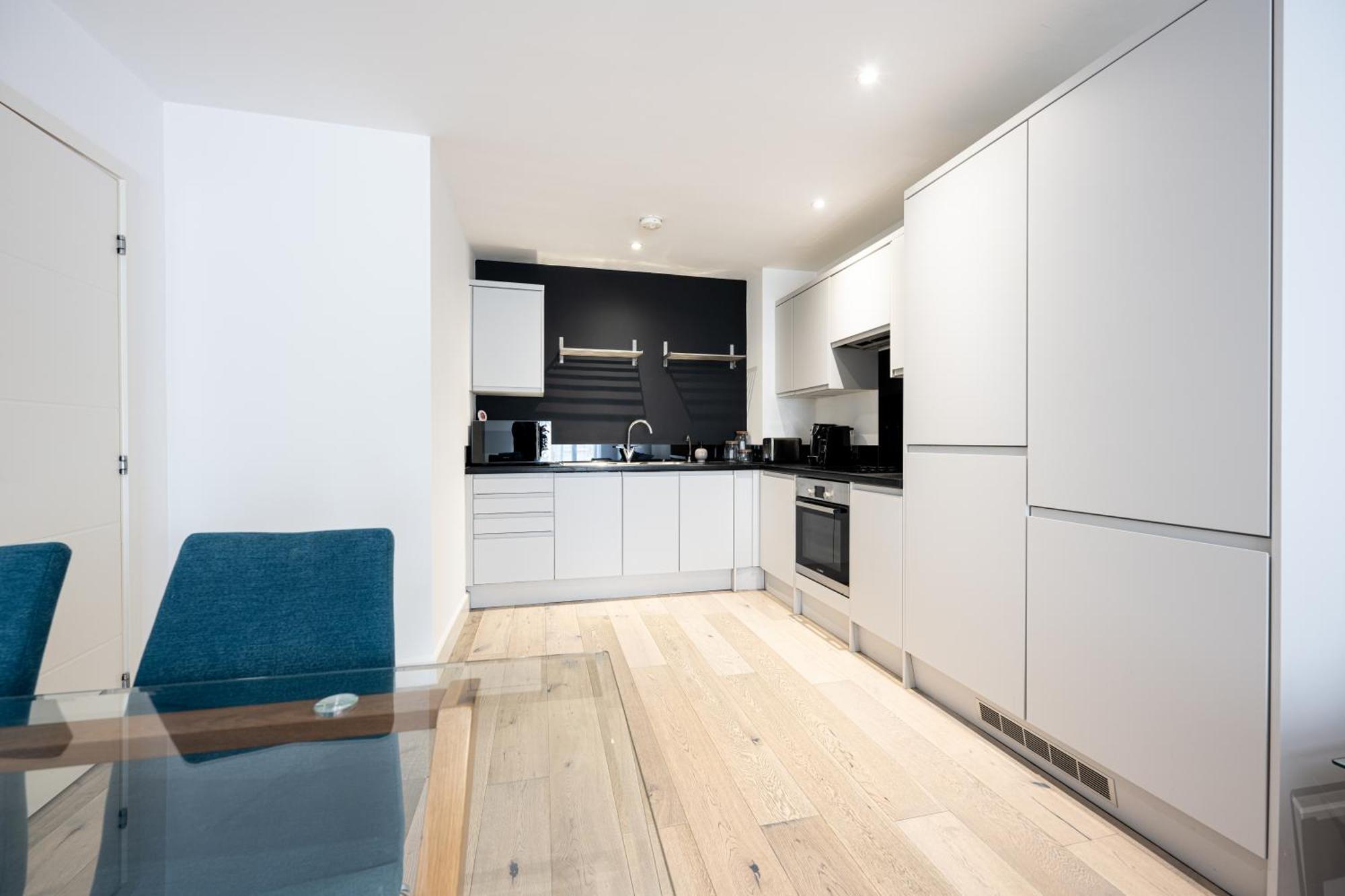 Luxury Apartment By Ocean Village Marina 사우샘프턴 외부 사진